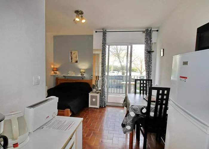 Rénové Avec Wifi, Balcon Et Climatisation à - Fr-1-553-53 Balaruc-les-Bains