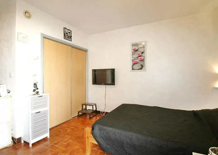 Rénové Avec Wifi, Balcon Et Climatisation à - Fr-1-553-53 * Balaruc-les-Bains