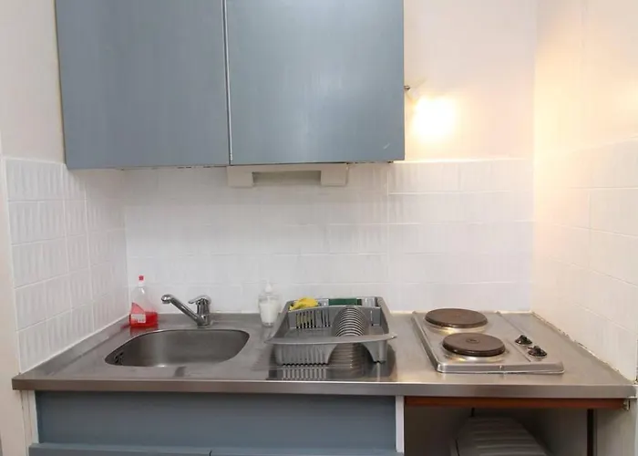 Rénové Avec Wifi, Balcon Et Climatisation à - Fr-1-553-53 *